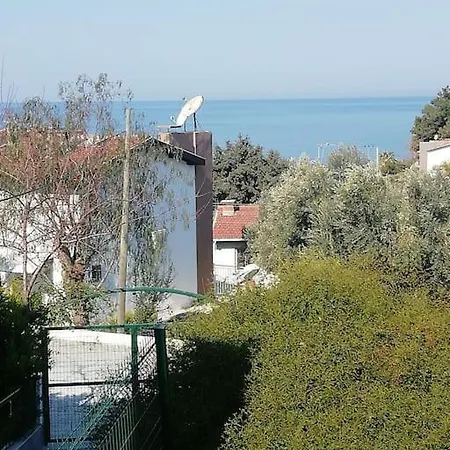 Denize Kenarinda Konforlu Villa Villa *