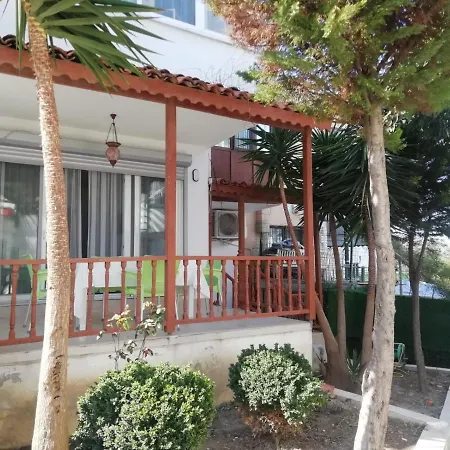 Denize Kenarinda Konforlu Villa Kusadasi
