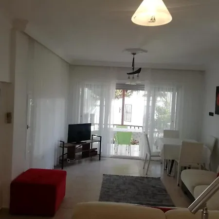 Vila Denize Kenarinda Konforlu Villa Kusadası