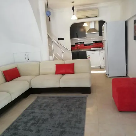Denize Kenarinda Konforlu Villa Kusadası