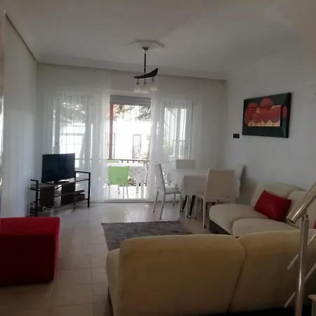 Denize Kenarinda Konforlu Villa Willa